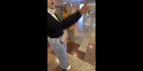 Woman asks “Kau tahu aku siapa?” after allegedly being confronted for cutting queue - mrmamahome