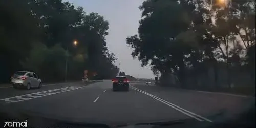 Grab driver flees after hitting car, driver and passenger give chase - Nabilah_nazuri