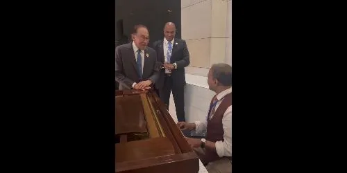 Anwar Ibrahim sings classic Bollywood song during BRICS event in India - Anwar Ibrahim