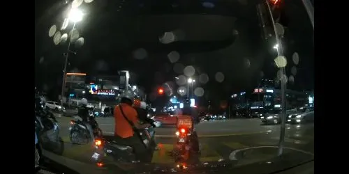 Alleged drunk driver runs red light, crashes into motorcyclist in Setapak - koykaaa