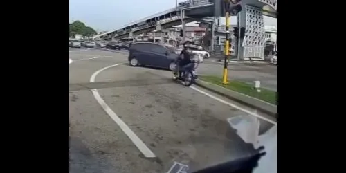 Car runs over road divider while turning, motorcyclist narrowly avoids collision - riss.feed