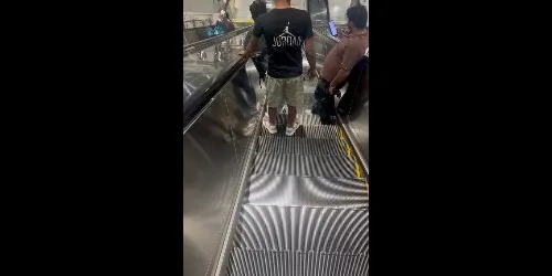 Man seen urinating while riding escalator at MRT Titiwangsa - its.danishafiq