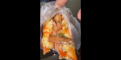 Customer horrified after discovering maggot-infested bread in Yogyakarta, Indonesia - egafadiyaa