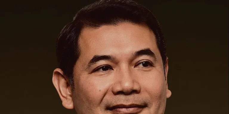 OPINION | PM in Making, Rafizi’s biography by a visually impaired ex-Journalist 