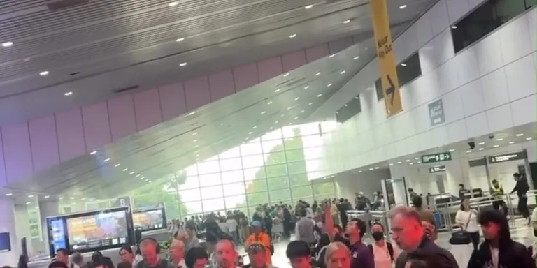 📍 Transport Minister Anthony Loke called for an emergency meeting to be held on Monday morning after a baggage handling system b...