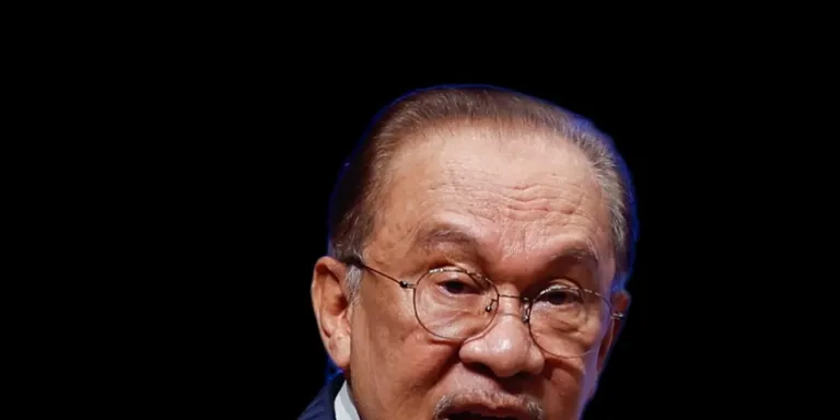 连续几场选举失利后，希盟又来高喊改革了。给希盟一个建议：不如从最简单、立刻就可以做到的改革做起——首相不兼任财长。