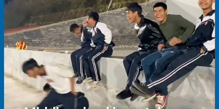 A group of middle school boys in Pu'er city, southwest China's Yunnan Province, took on a unique challenge – to see who could ju...