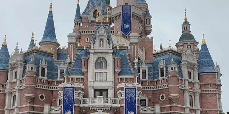 GLOBALink | Shanghai Disneyland celebrates 10th anniversary with new attractions on the way