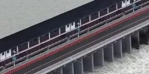 63 floodgates open to release floodwater in east China