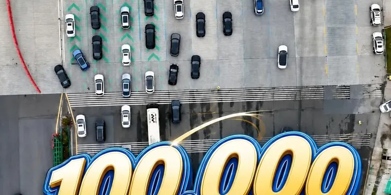 A busy start at China's largest toll station