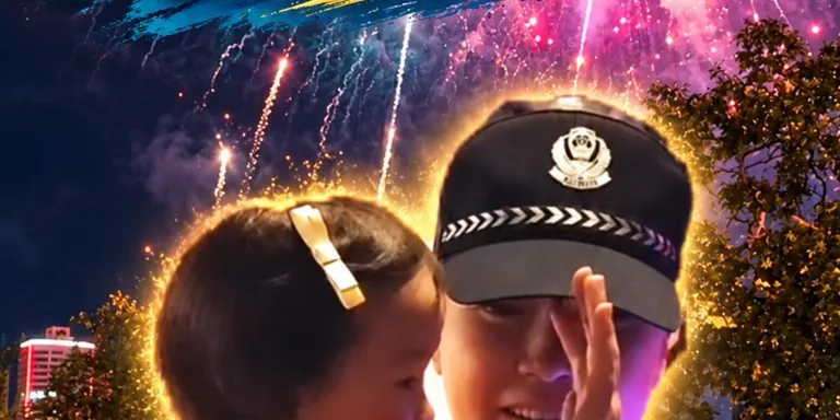 Police officer babysits kid for mother in need
