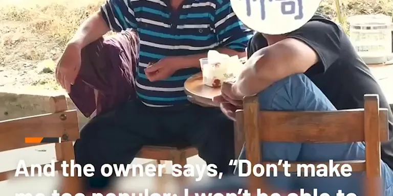 Netizens have become fascinated by the restaurant owner’s claims that his chicken causes diarrhea and that he doesn’t want to be...