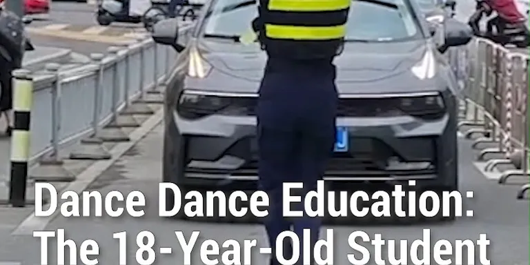 A young part-time security guard in eastern China has gone viral for using energetic dance-like gestures to guide cars into a sh...