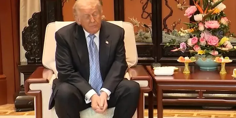 美中峰会第二天。美国总统特朗普在中南海与中国国家主席习近平会晤。