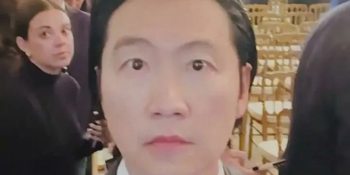 针对刚刚从俄罗斯被释放的美国公民哈伯德，特朗普总统10月21日在白宫提到，他与普京总统通话时，特别提出希望释放哈伯德。特朗普同时认为，中国的习近平主席，以及俄罗斯，都没有在伊朗上面过多涉入，中俄两国都希望伊朗战争获得解决。