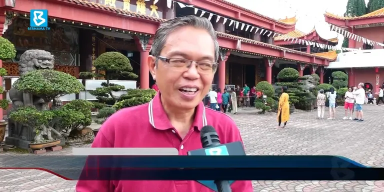 Hari Wesak: Kuil Jing Loong Shan WAN Fo Shih terima lebih 2,000 pengunjung