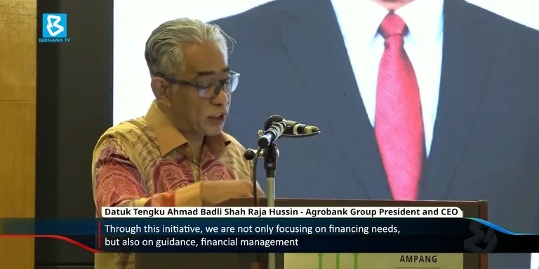 #BernamaNews: Agrobank will begin a nationwide roadshow next month to help over 5,000 hawkers and small traders transition towar...