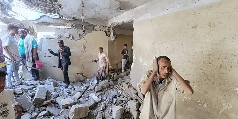 Yemen: Tanks fire as fighting erupts on the outskirts of Taiz