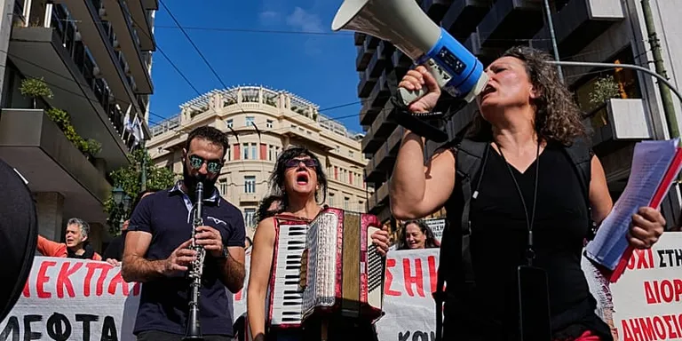Greece: Thousands flood Athens streets in education protest